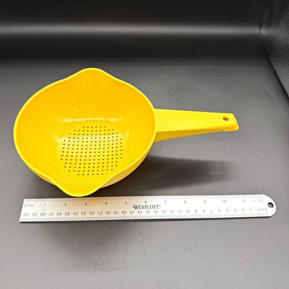 Tupperware Other - 1970’s Tupperware strainer colander